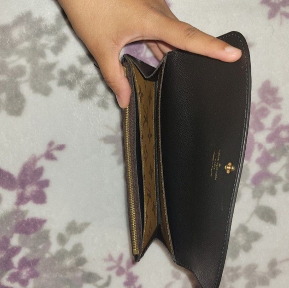 Authentic Louis Vuitton Emilie Wallet - Picture 2 of 7